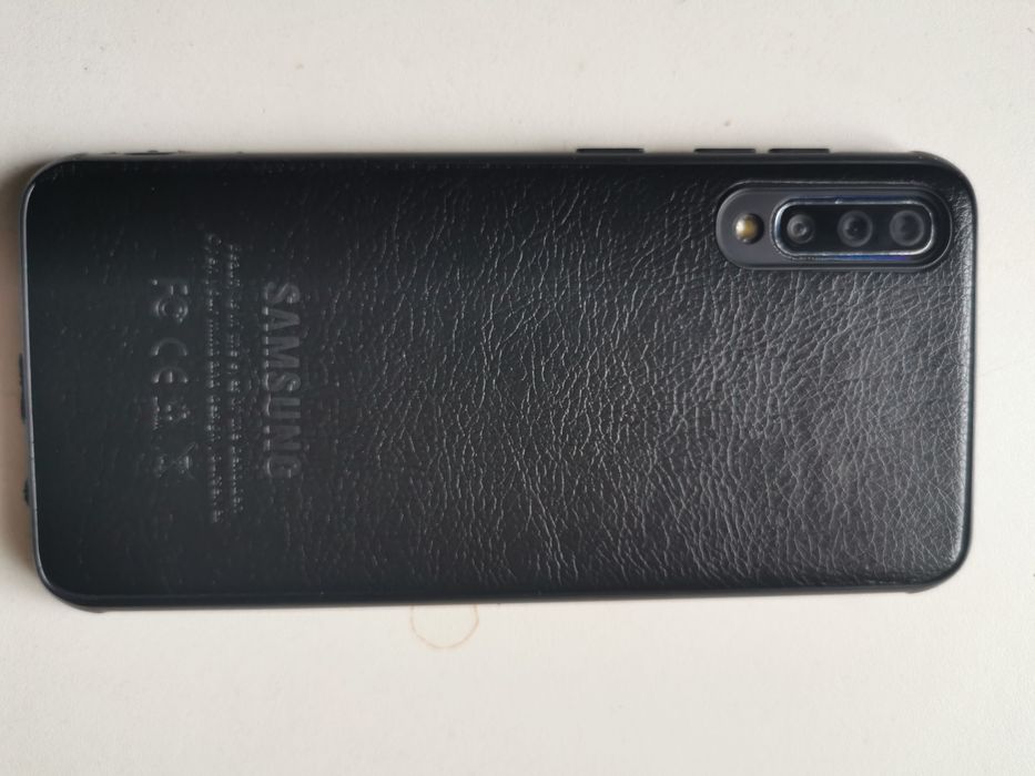 Самсунг а50 6/128