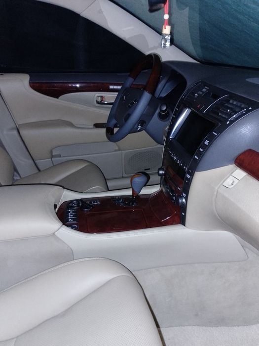 Продается не спеша Lexus Ls 460L