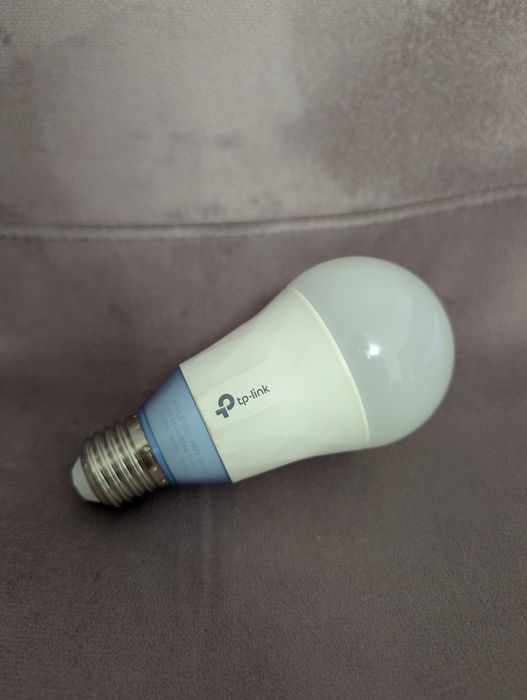 Vând bec smart LED Wi-Fi TP-Link LB120 in stare excelentă