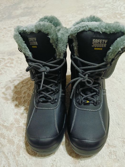 Продам новые зимние кожаные ботинки размер 43