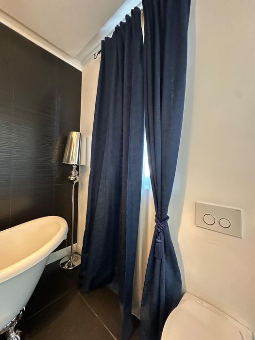 Draperie albastru închis