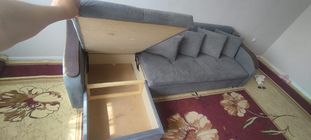 Диван в хорошем состояний