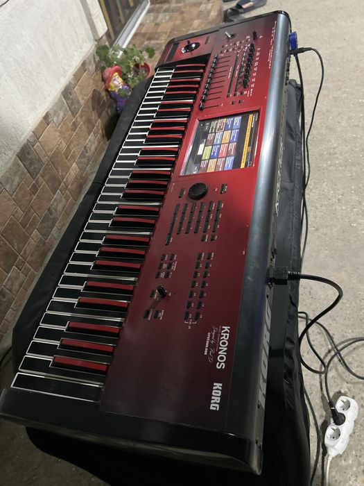 Vand sau Schimb Korg Kronos 1 cu acordeon cu midi sau fr 7x