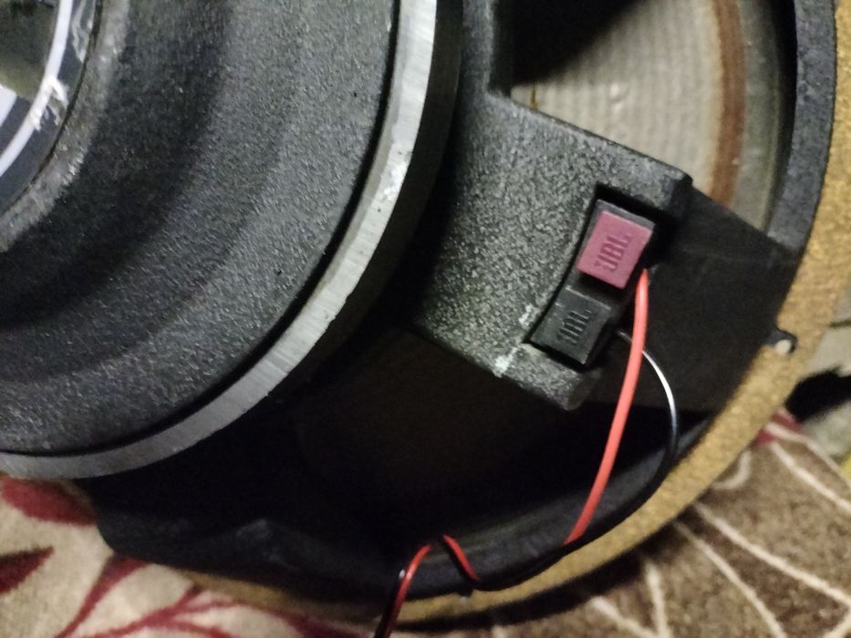 Продам колонку JBL оригинал