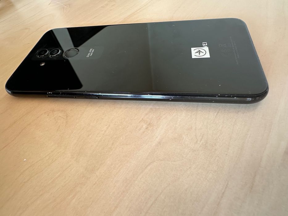 Продавам HUAWEI Mate 20 lite