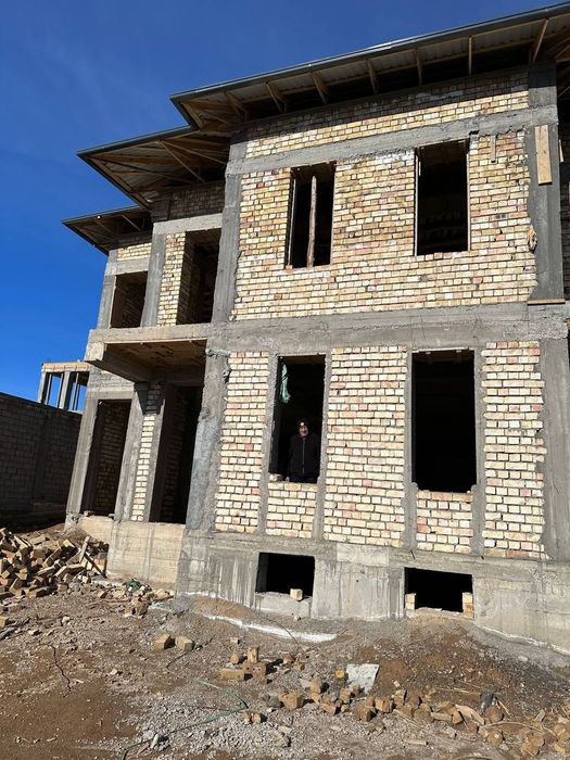 Продается 2 этажная дача на Акташе Бустонликский район