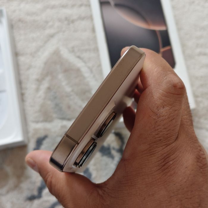 iPhone 16 pro. 128gb (eSIM)