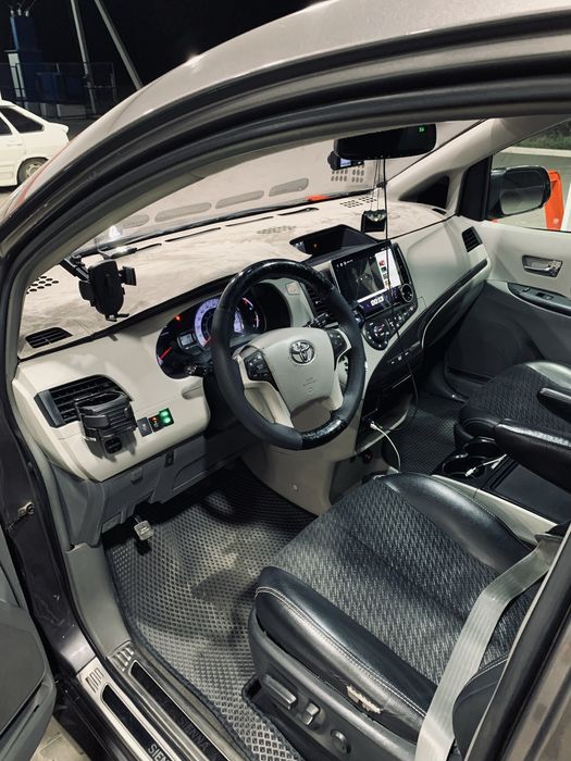 Toyota sienna 2011
