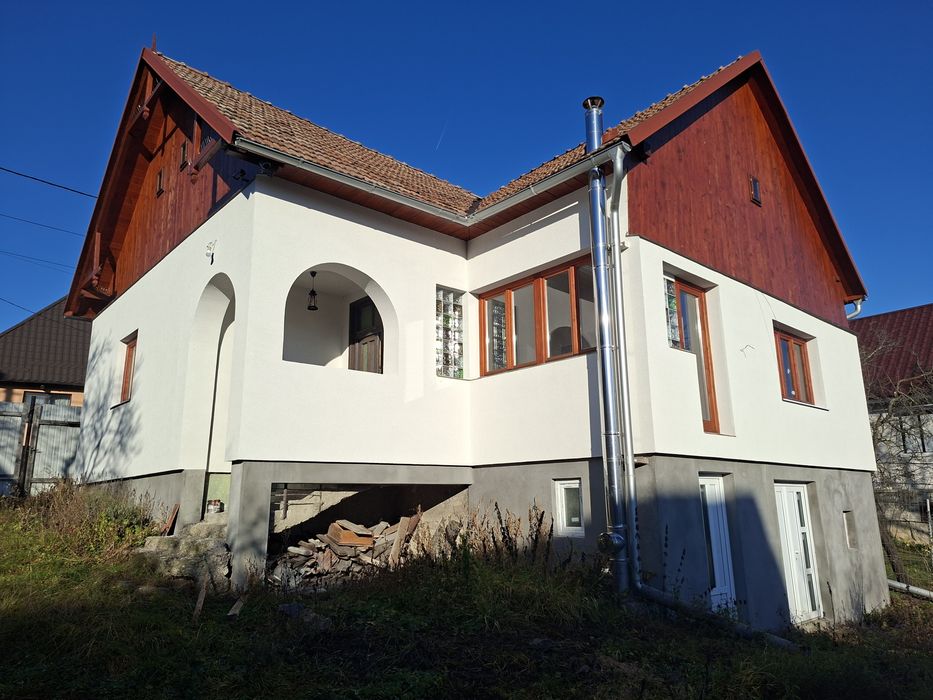 Casă renovată de vânzare