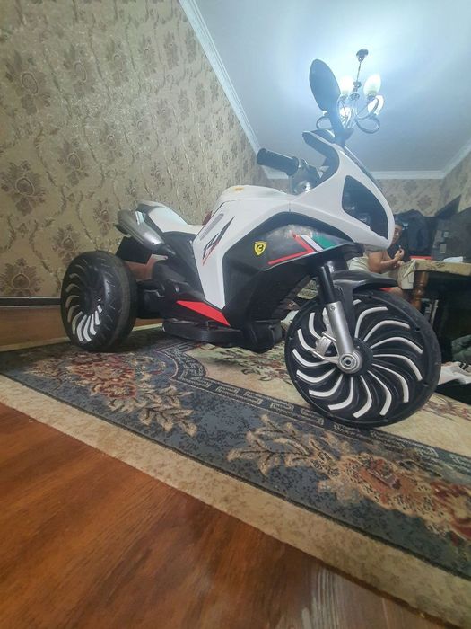 Детский электронный мотоцикл.