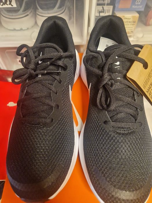 Nike 42 Revolution 7