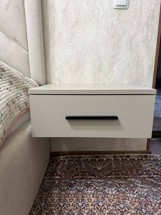 двухспальная кровать с хранением, матрасом и 2-мя тумбами