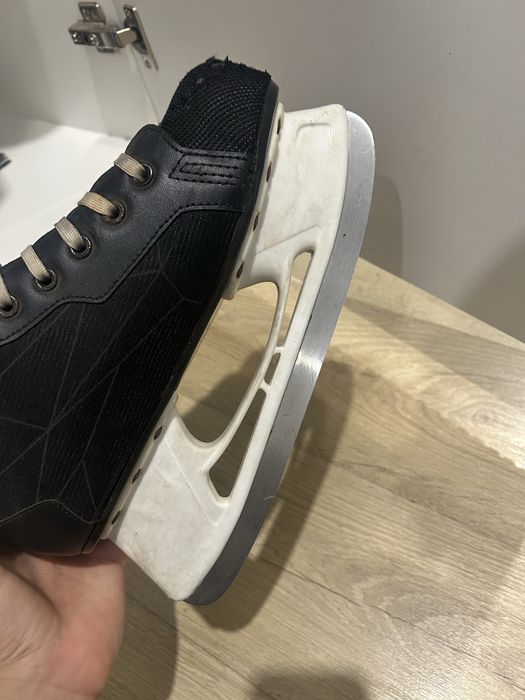 Коньки сатылады.