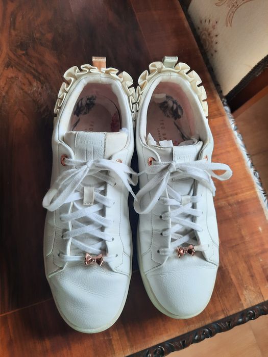 Сникърси марка Ted baker ,41 номер