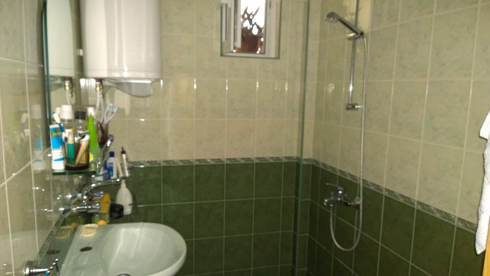 Тристаен апартамент + партерна боксониера