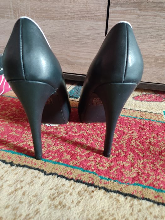 Туфли на высоком каблуке