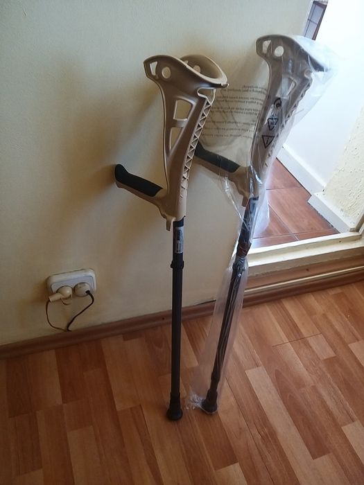 Suporturi ortopedice pentru antebrat, nefolosite.