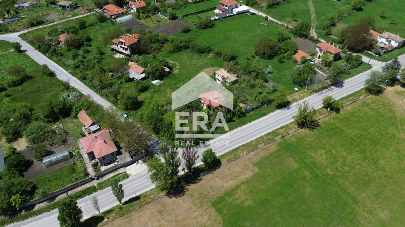 Ексклузивна, двуетажна, тухлена къща за продажба, с двор, ток и вода,