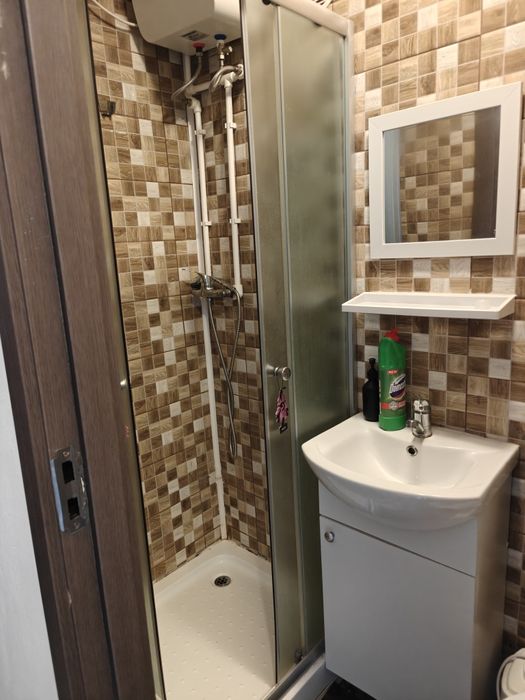 Pf inchiriez camera camin 12 mp bularga wc dus în casa
