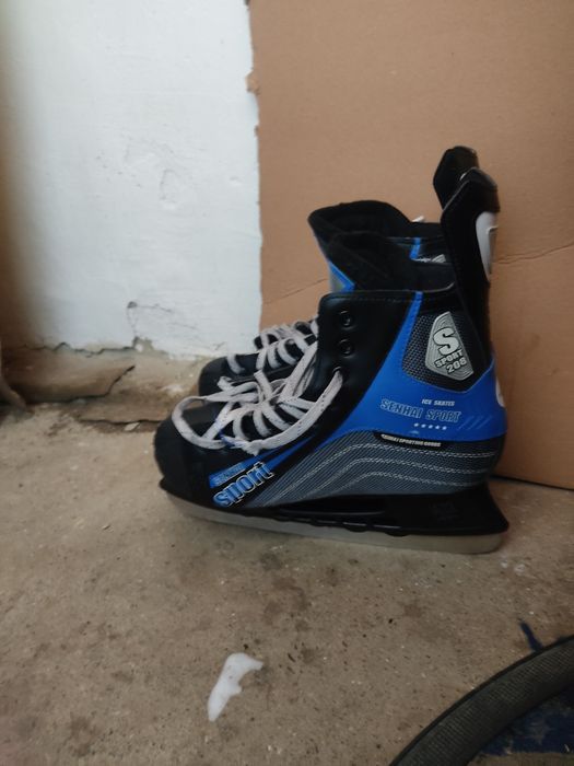 Продам коньки новые