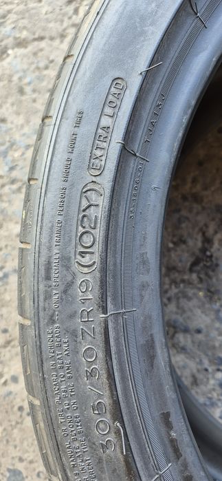 2 anvelope vara Michelin 305/30/19.Pretul este pe bucata.