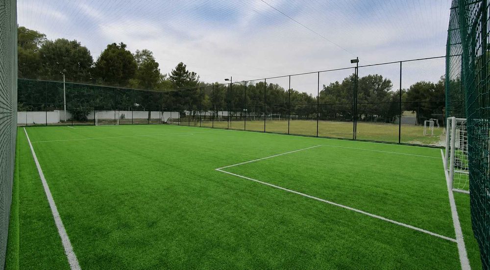 Kechqurun mini futbol maydoni mini polya Toshkent Olmazor Beruniy