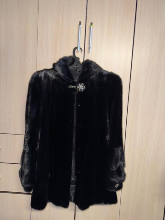 Шубы на продажу.