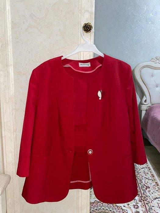 Продам Костюм юбочный