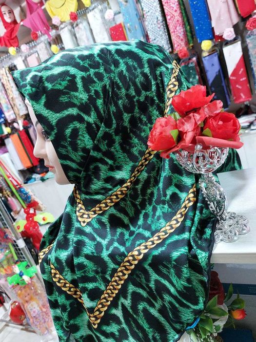 ayollar uchun ro'mollar