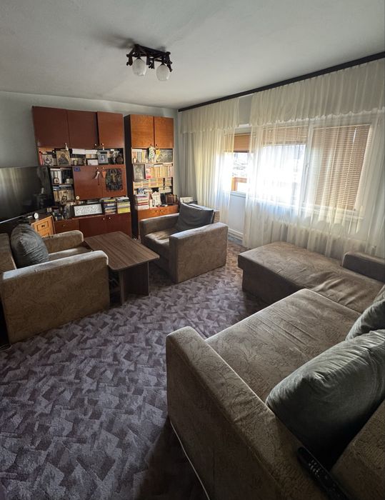 Apartament 3 camere decomandat; etaj 1; 83 mp; zona Strand