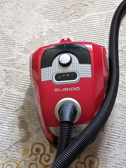 Пылесос Polaris красный