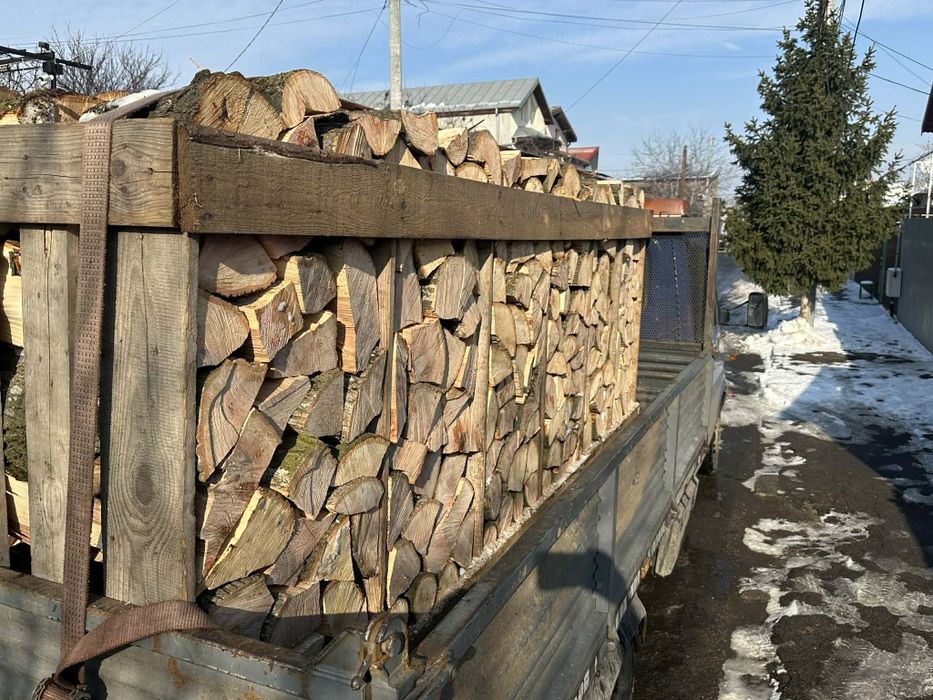 Vând lemne de foc taiate sparte