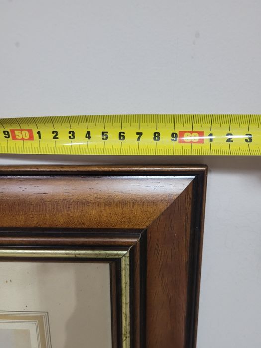 Картина в дървена рамка