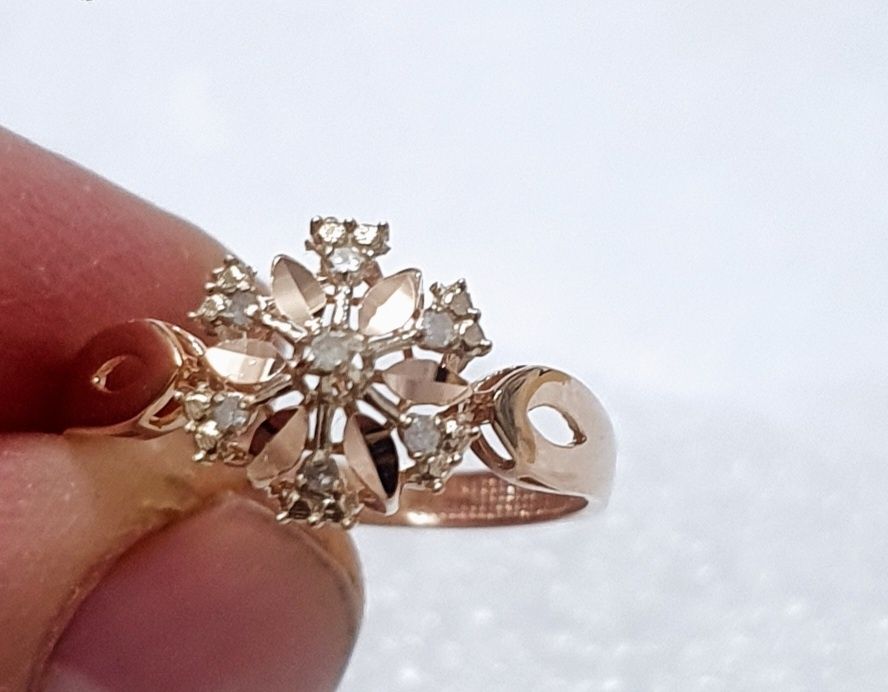 Колечко   бриллиантик.