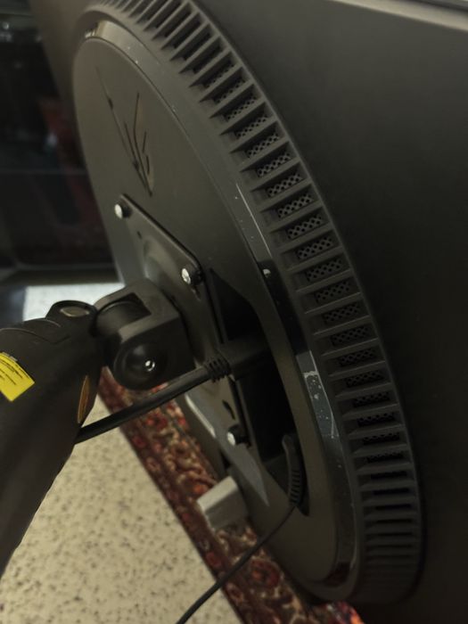 LG UltraGear 27 180гц