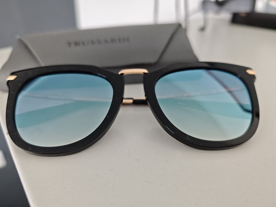Очила Trussardi няколко пъти носени