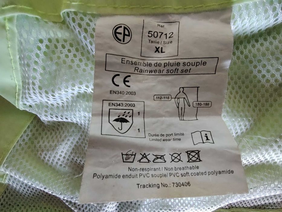 Светлоотразително водоустоичиво яке