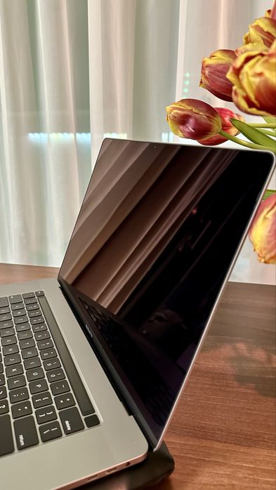 Macbook Pro 16 inch 2019 512 GB touchbar Impecabil