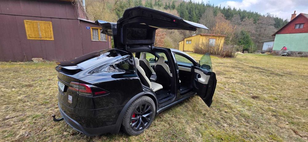Tesla Model X Plaid