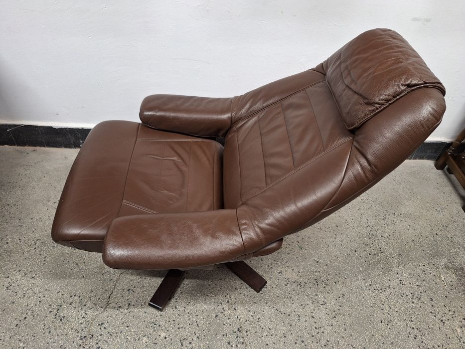 Фотьойл, кресло от естествена кожа със зони за релакс