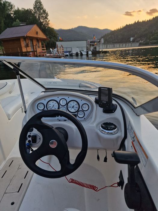 Barca Glastron MX 175 cu peridoc