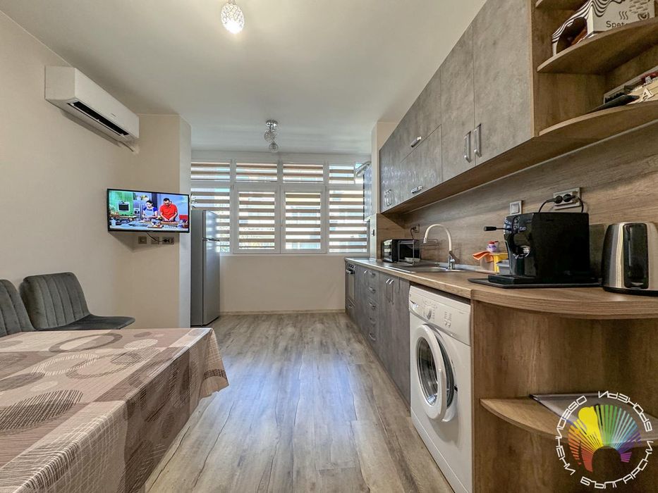 Дава се под наем Двустаен апартамент в Бургас, Лазур - 75 кв.м за 663 € - Снимка #1