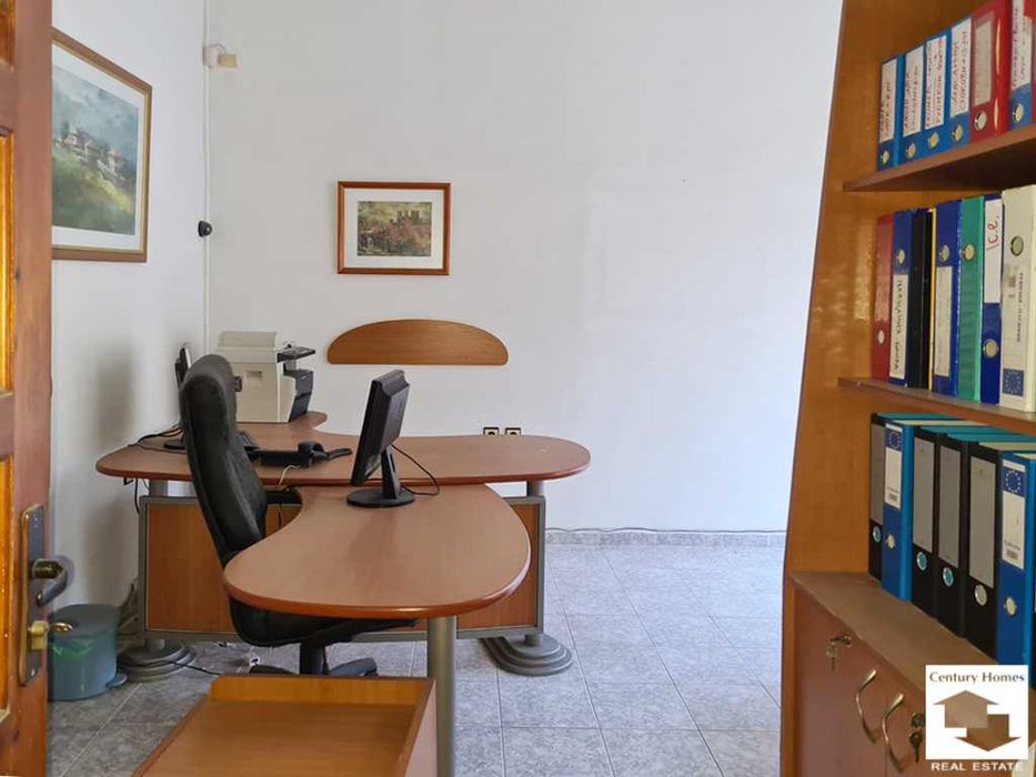 111344 Склад на две нива, с товарна рампа и магазин, в кв. Чолаковци