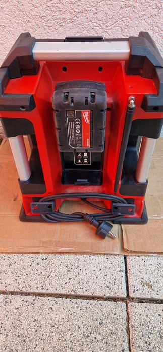 Milwaukee radio de santier pe acumulatori