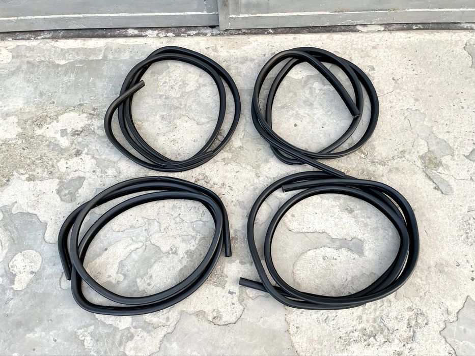 Уплотнитель дверей на BMW X5 e53 E60 БМВ Х5 е53 Е60