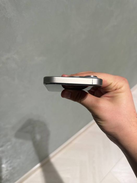 Iphone 15 pro natural