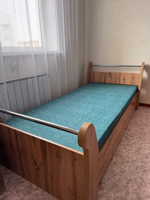 Продаётся  кровати и шкаф
