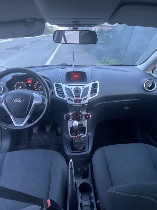 Proprietar. Vand Ford Fiesta 1,6 TDCI  , pret 3000 €.