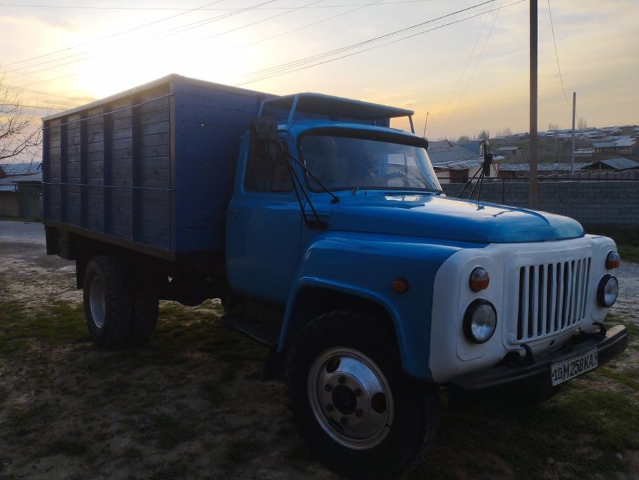 Gaz 53 bortli sotiladi