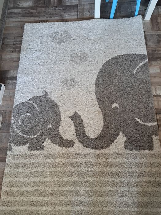 Детски килим слончета